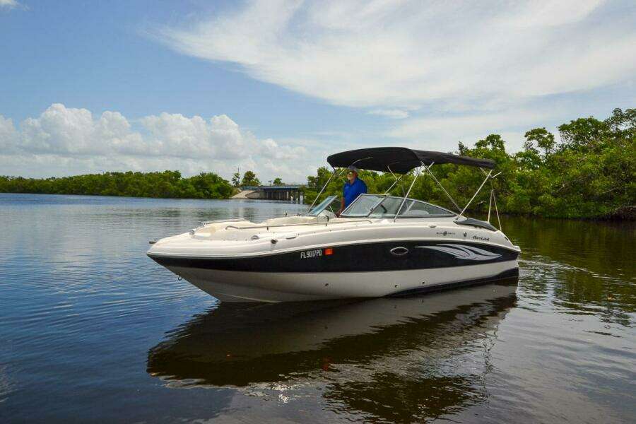 2011 Hurricane 2400 Sundeck