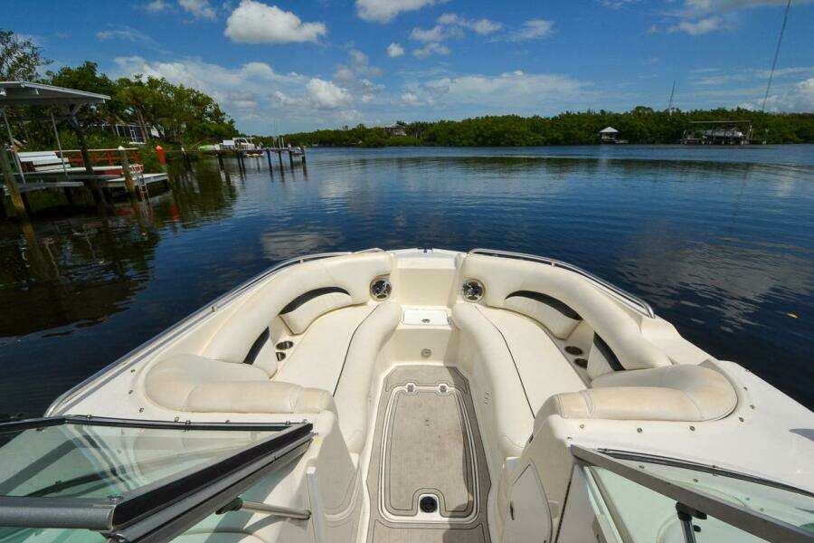 2011 Hurricane 2400 Sundeck