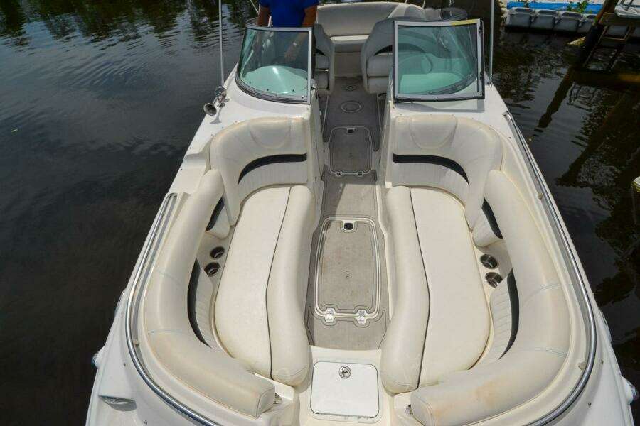 2011 Hurricane 2400 Sundeck
