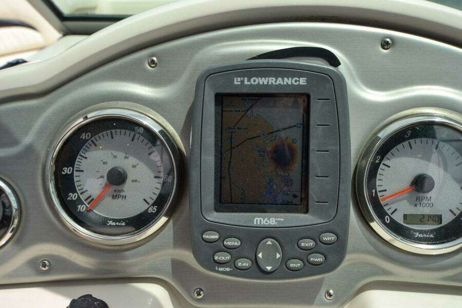 2011 Hurricane 2400 Sundeck