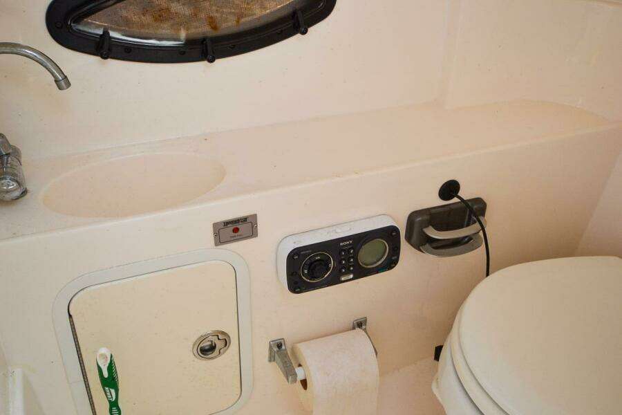 2011 Hurricane 2400 Sundeck