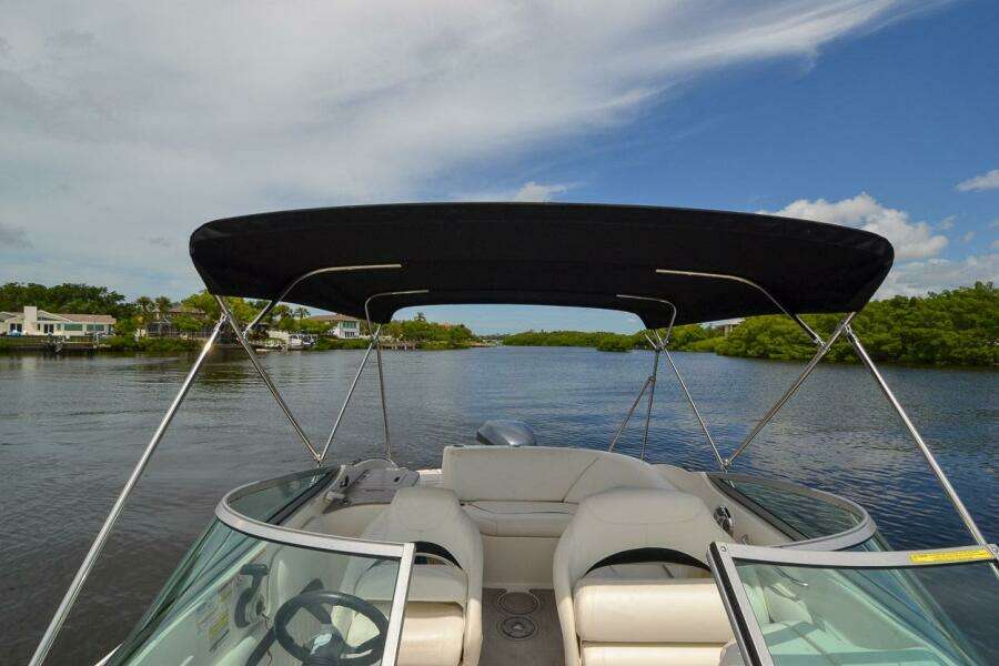 2011 Hurricane 2400 Sundeck