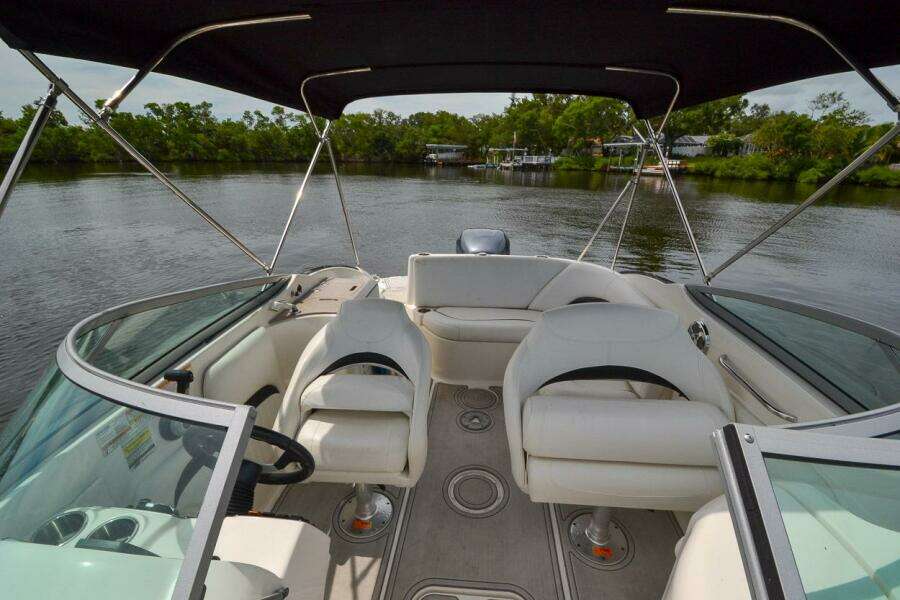 2011 Hurricane 2400 Sundeck