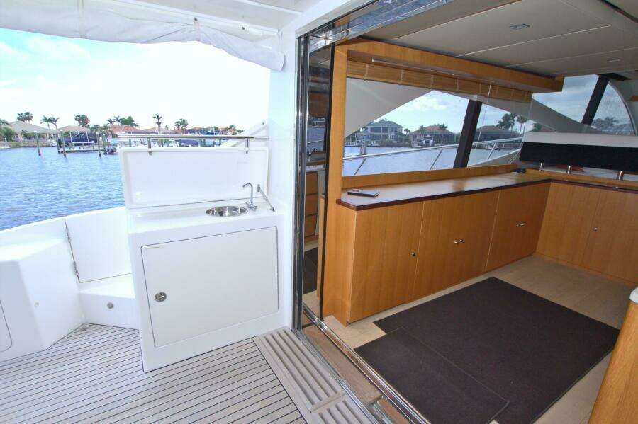 2015 Dyna Yachts 60 Pilothouse Motoryacht