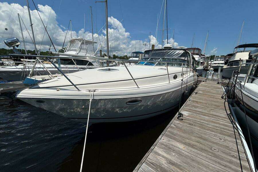 2002 Rinker 342 Fiesta Vee
