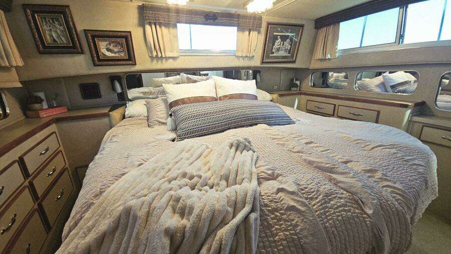 1986 Chris-Craft 381 Catalina