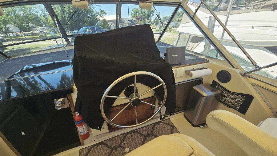 1986 Chris-Craft 381 Catalina