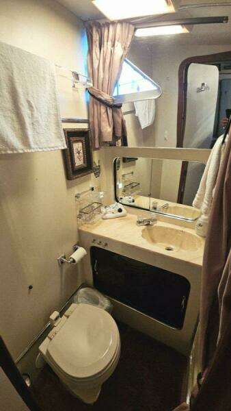 1986 Chris-Craft 381 Catalina