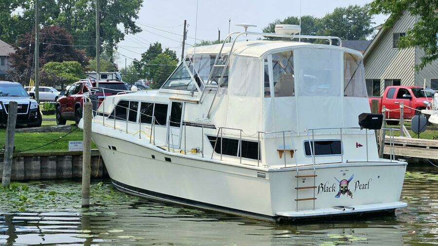 1986 Chris-Craft 381 Catalina