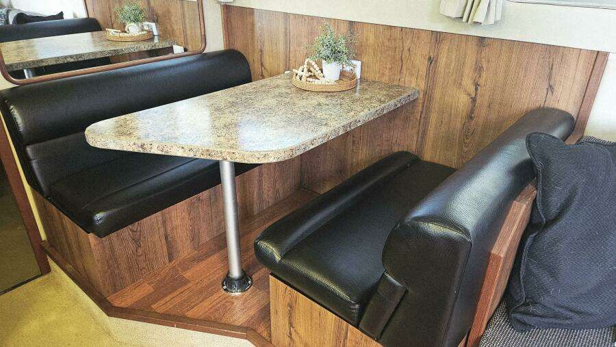 1986 Chris-Craft 381 Catalina