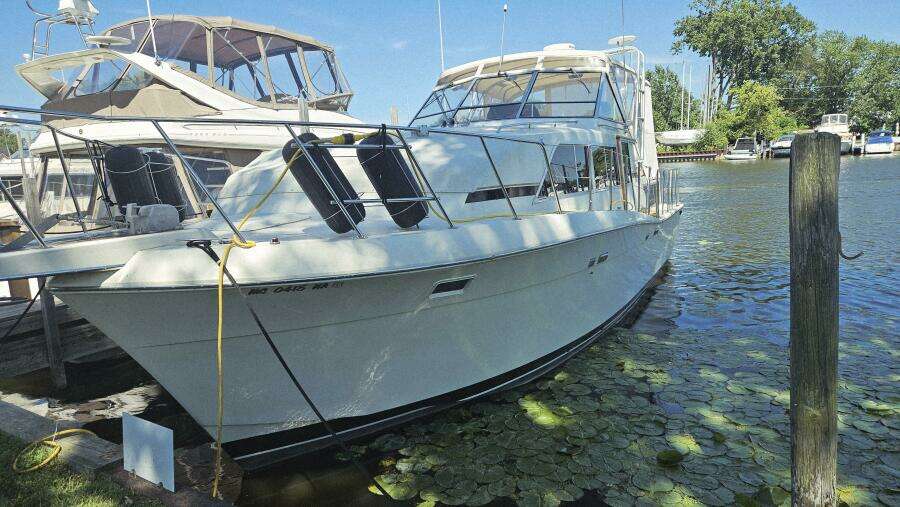 1986 Chris-Craft 381 Catalina