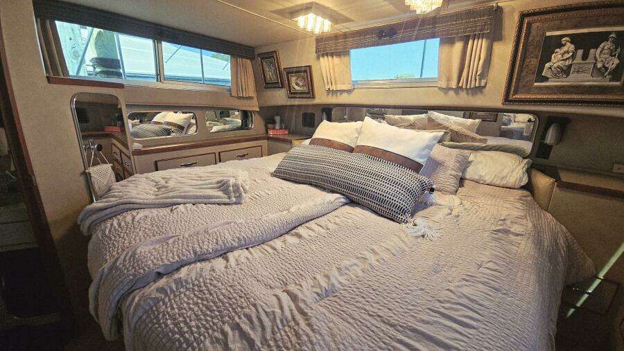 1986 Chris-Craft 381 Catalina