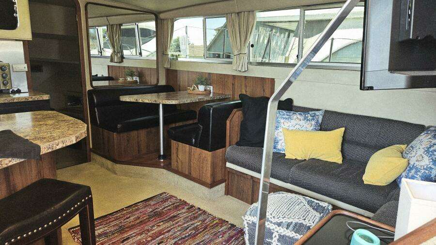 1986 Chris-Craft 381 Catalina