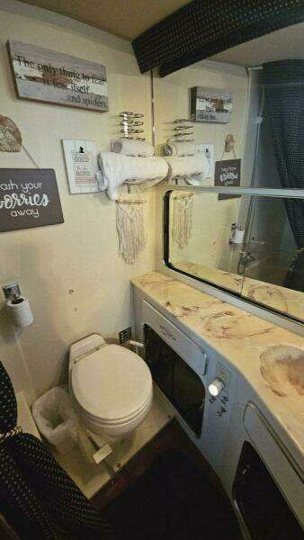 1986 Chris-Craft 381 Catalina