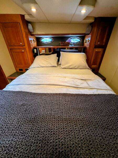 2005 Cruisers Yachts 540 Express