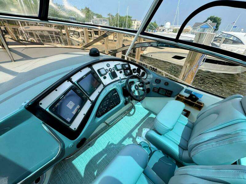 2005 Cruisers Yachts 540 Express