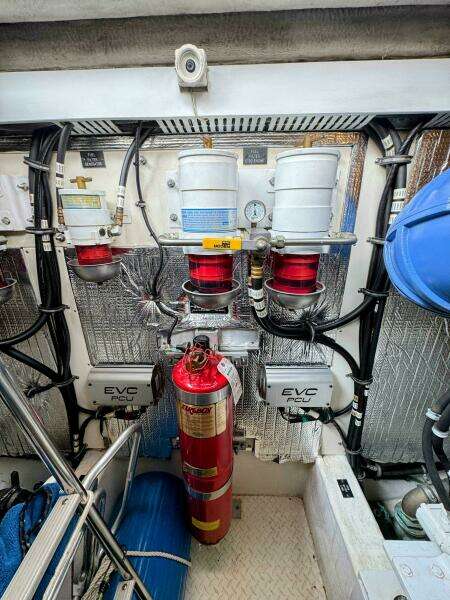 2005 Cruisers Yachts 540 Express