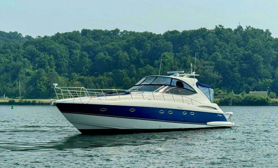 2005 Cruisers Yachts 540 Express