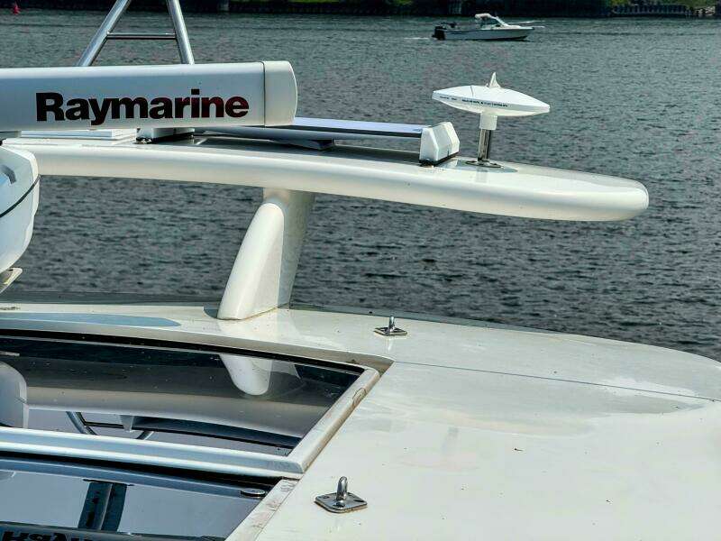 2005 Cruisers Yachts 540 Express