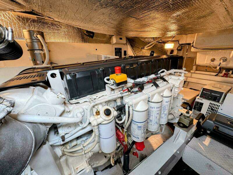 2005 Cruisers Yachts 540 Express