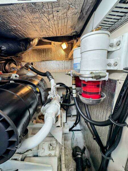 2005 Cruisers Yachts 540 Express