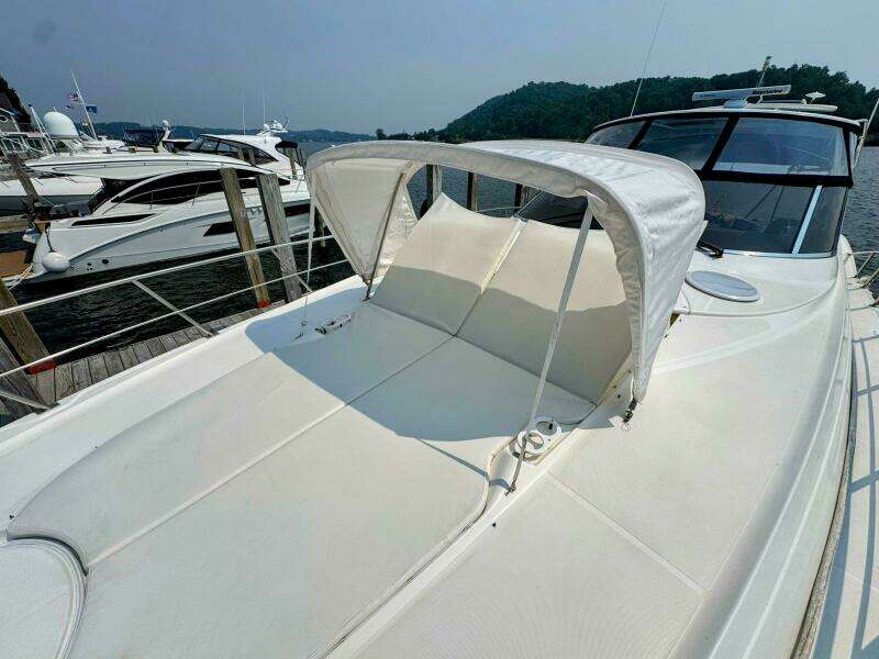 2005 Cruisers Yachts 540 Express