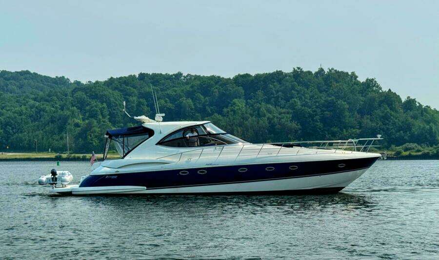 2005 Cruisers Yachts 540 Express