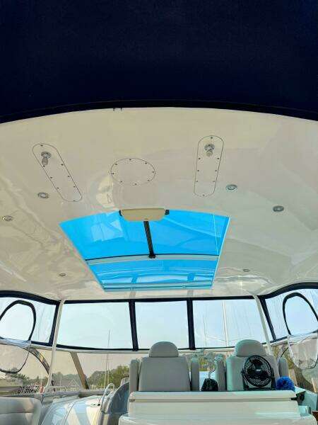 2005 Cruisers Yachts 540 Express