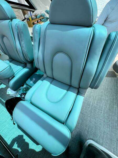 2005 Cruisers Yachts 540 Express