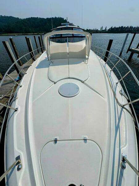 2005 Cruisers Yachts 540 Express