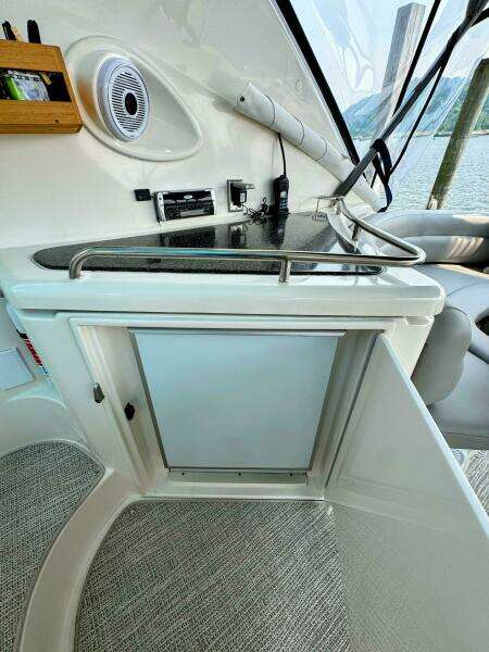 2005 Cruisers Yachts 540 Express