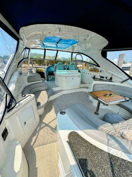 2005 Cruisers Yachts 540 Express