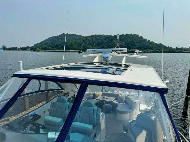 2005 Cruisers Yachts 540 Express