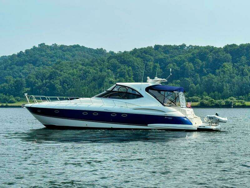 2005 Cruisers Yachts 540 Express