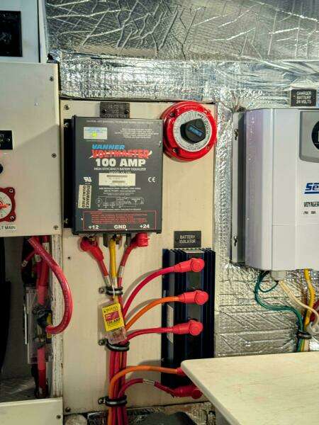 2005 Cruisers Yachts 540 Express