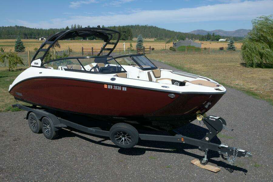 2023 Yamaha Boats 252S