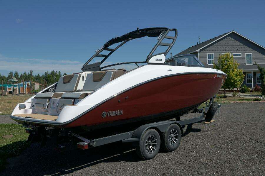 2023 Yamaha Boats 252S