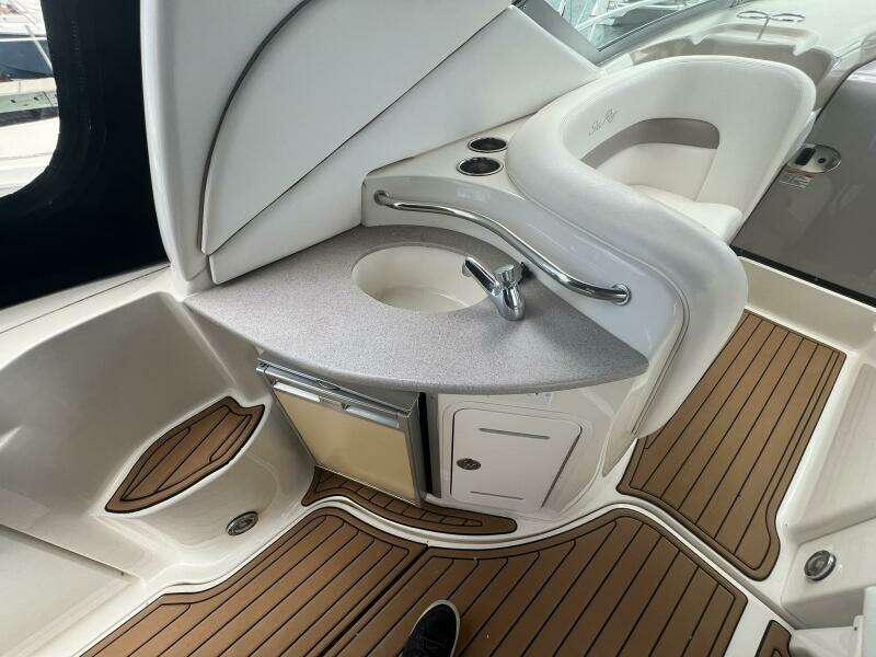 2003 Sea Ray 320 Sundancer