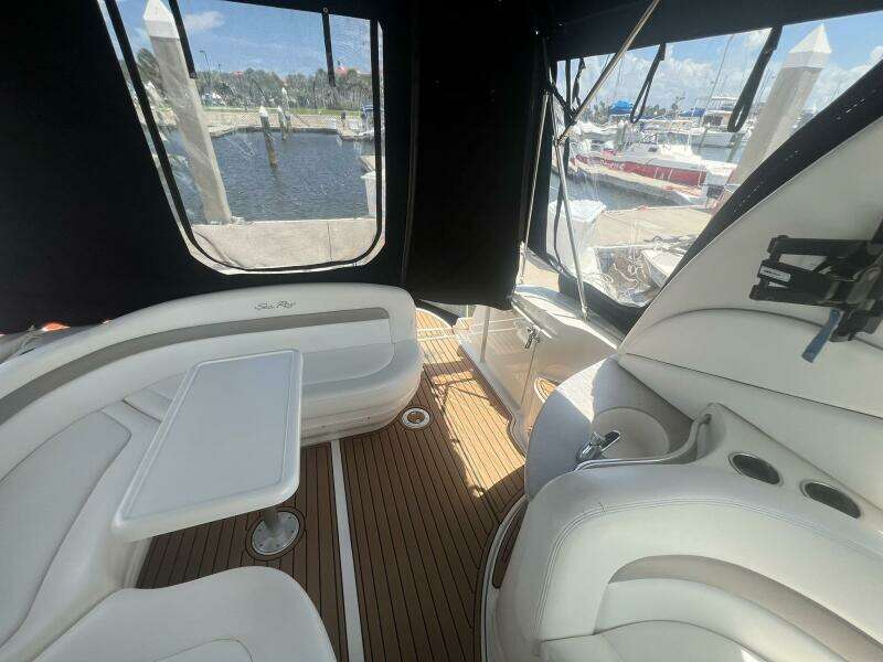2003 Sea Ray 320 Sundancer