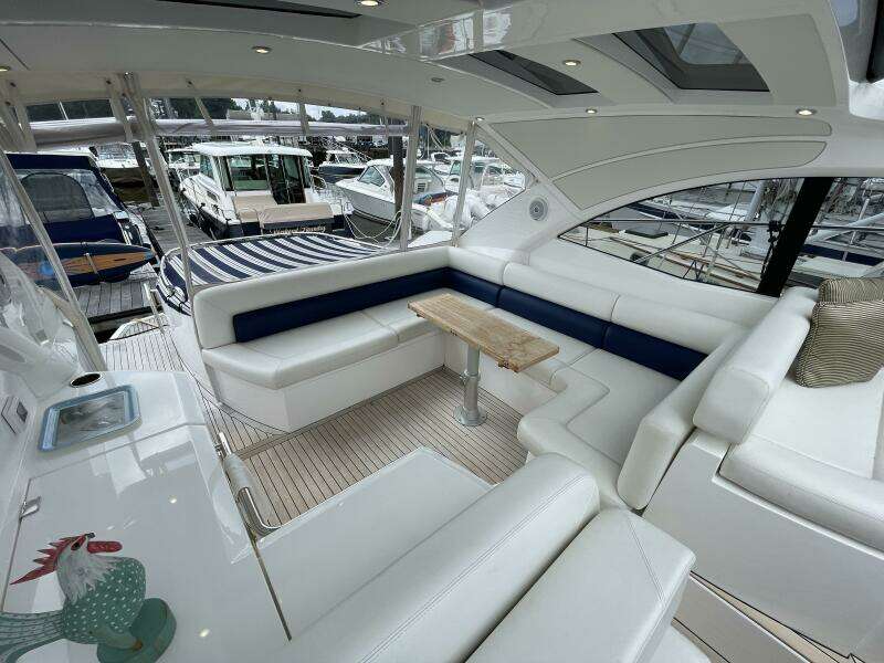 2015 Sunseeker San Remo SONYA Cockpit table