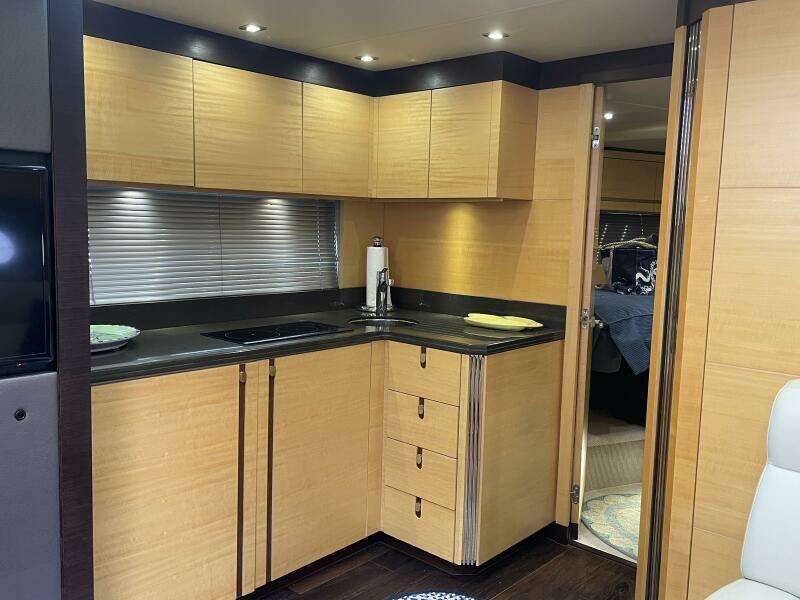 2015 Sunseeker San Remo SONYA galley