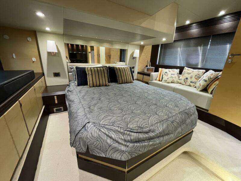 2015 Sunseeker San Remo SONYA VIP cabin