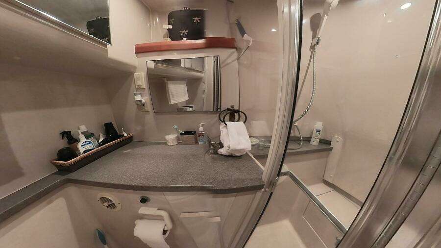 34 ft Mainship - Aft Cabin Vanity