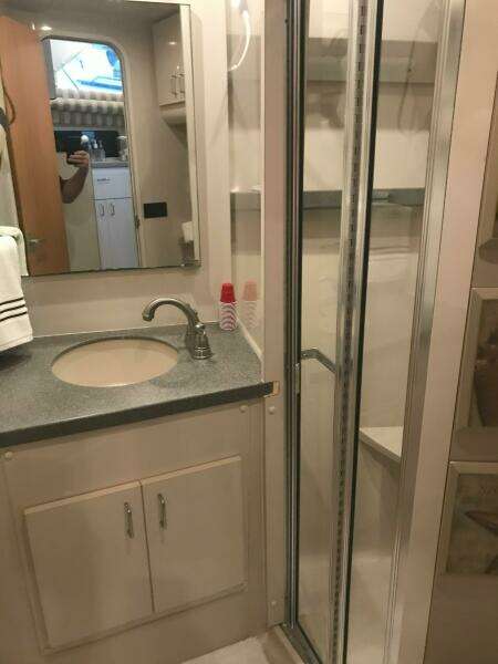 34 ft Mainship - Forward Sink/Shower