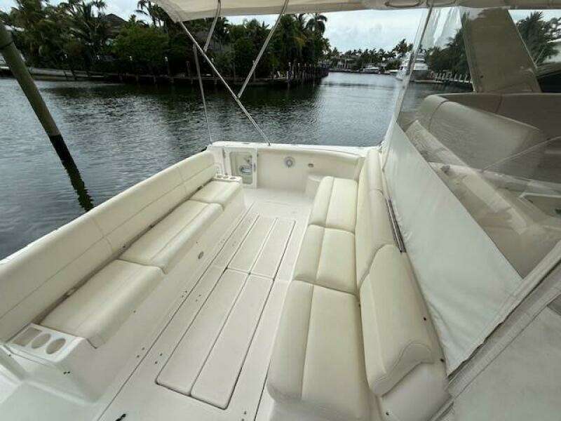 2000 Tiara Yachts 5200 Express
