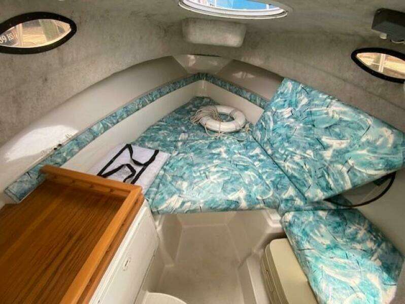 2000 Seaswirl Striper 2300