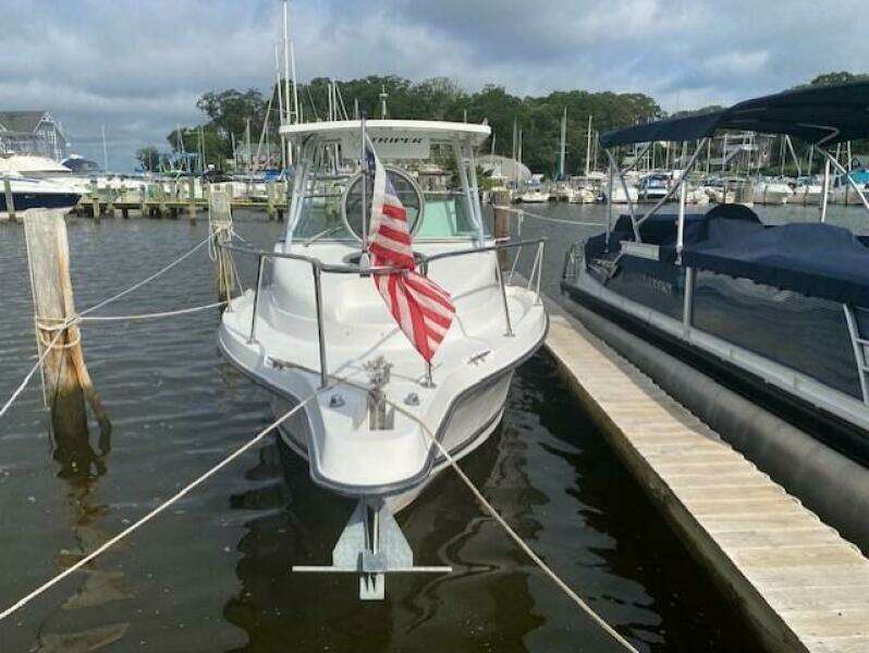2000 Seaswirl Striper 2300