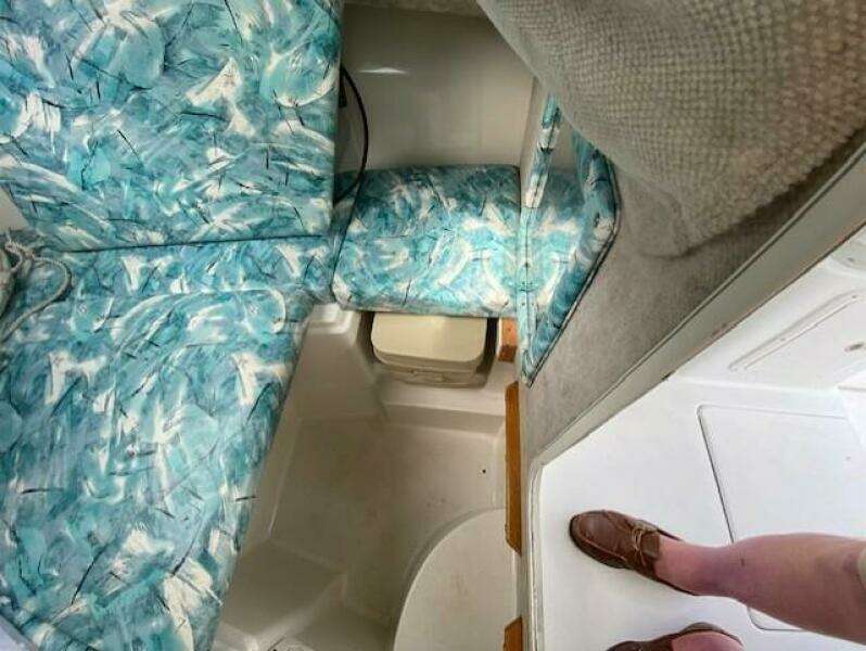 2000 Seaswirl Striper 2300