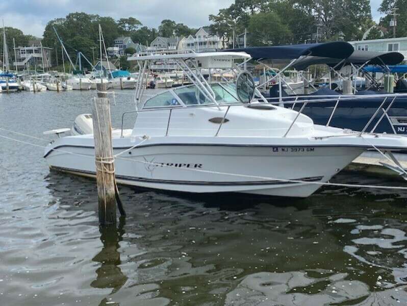 2000 Seaswirl Striper 2300