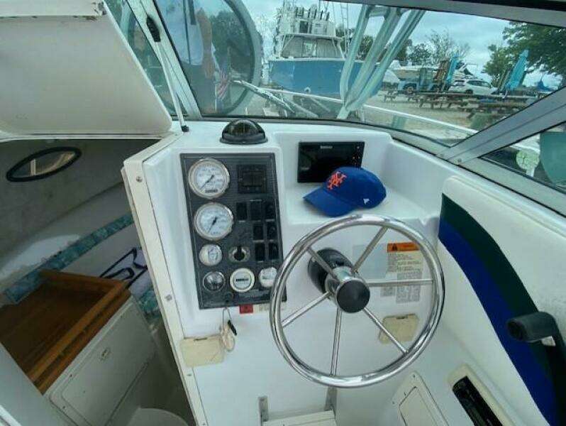 2000 Seaswirl Striper 2300